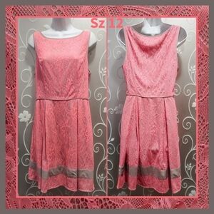 WOMENS LOVELY LACEY DRESS SIZE 12